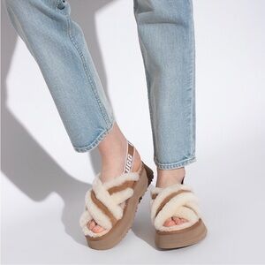 New UGG Fluffy Sandals in Cream and Tan size 8